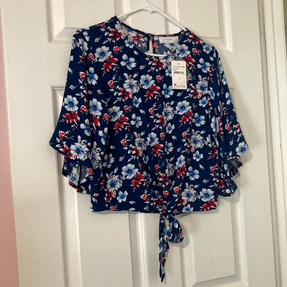 NWT Elodie flory top
